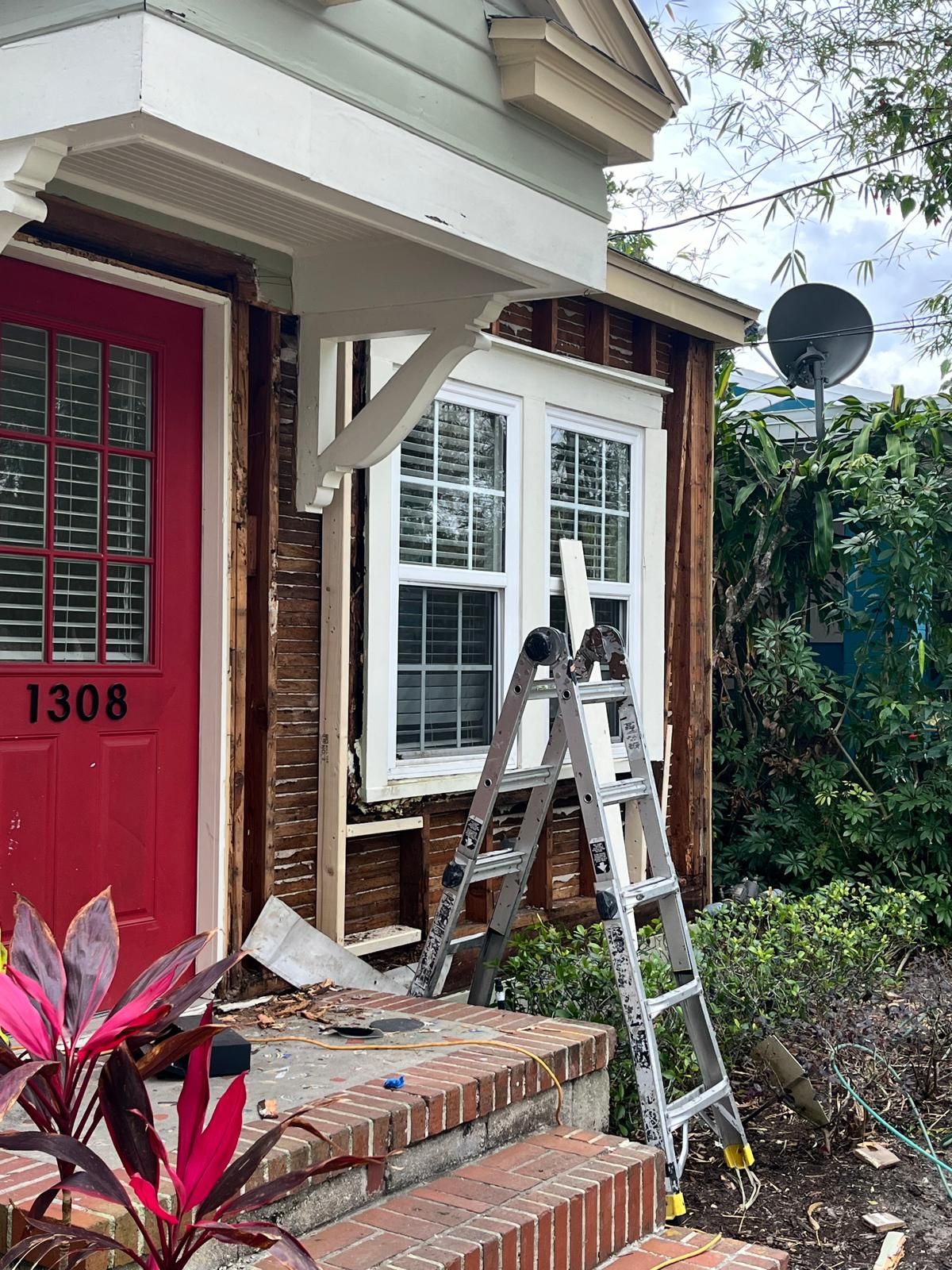 Orlando bungalow being re-sided with new lap siding and trim — photo 2