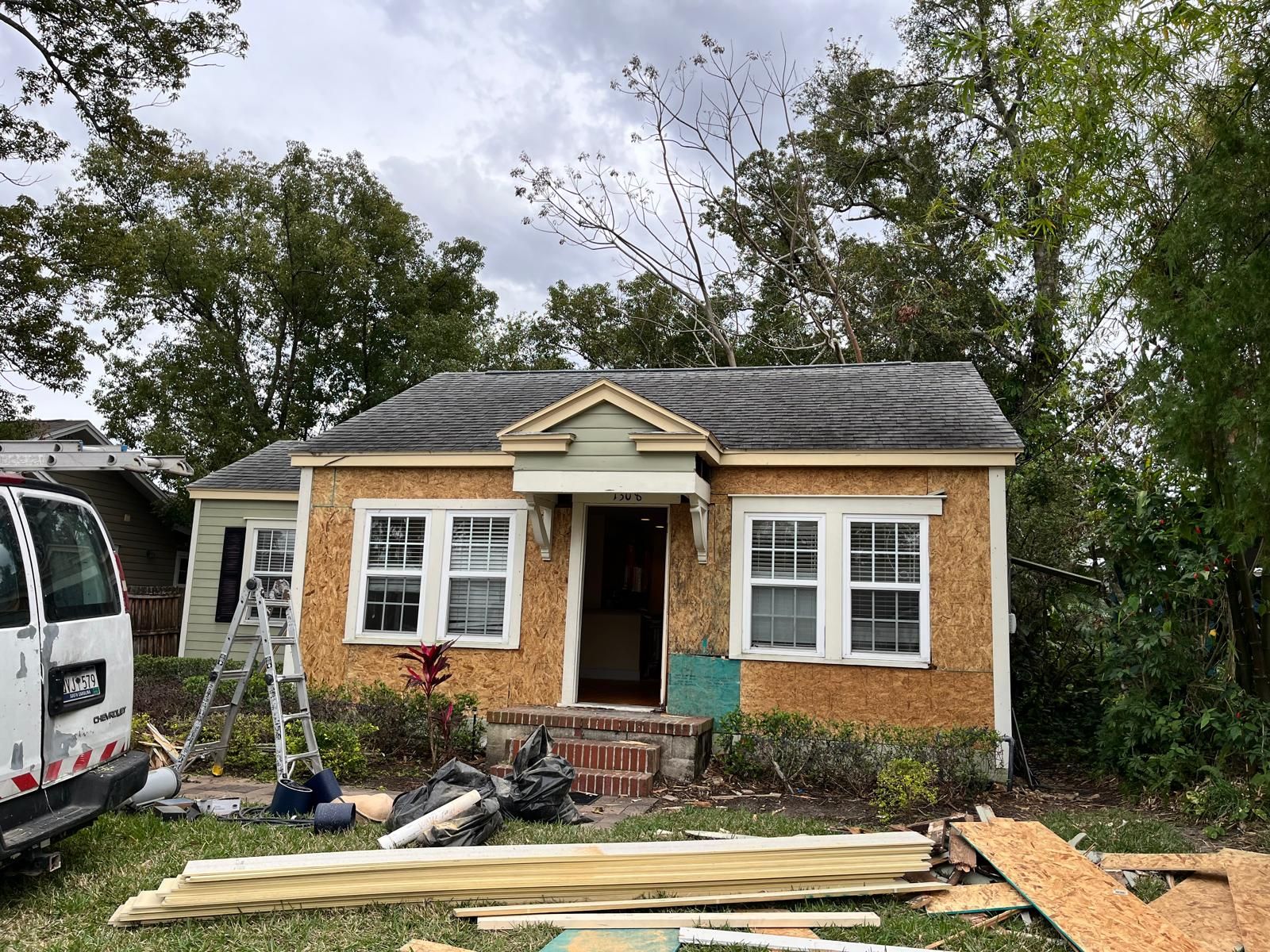 Orlando bungalow being re-sided with new lap siding and trim — photo 3