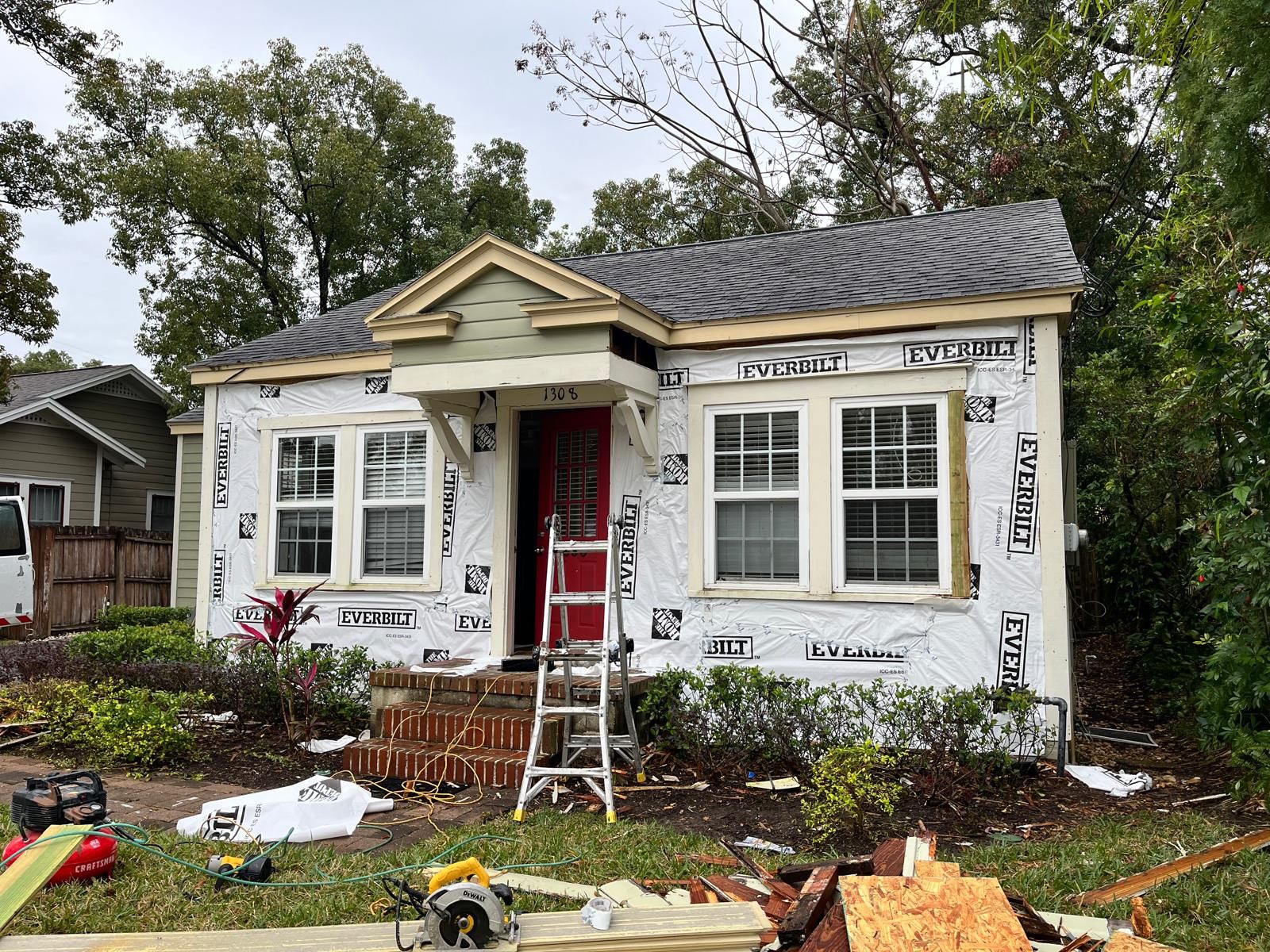 Orlando bungalow being re-sided with new lap siding and trim — photo 4