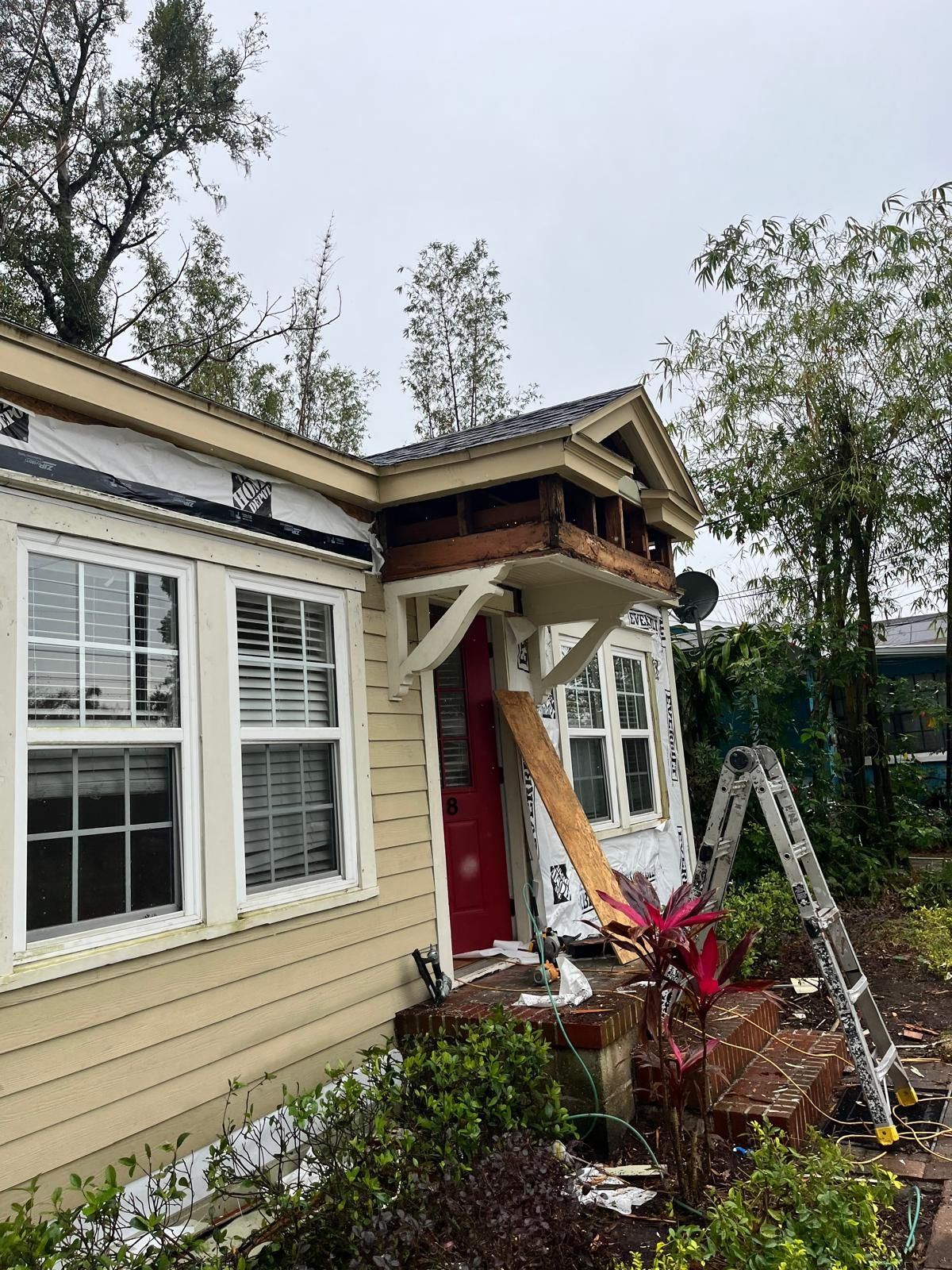 Orlando bungalow being re-sided with new lap siding and trim — photo 5