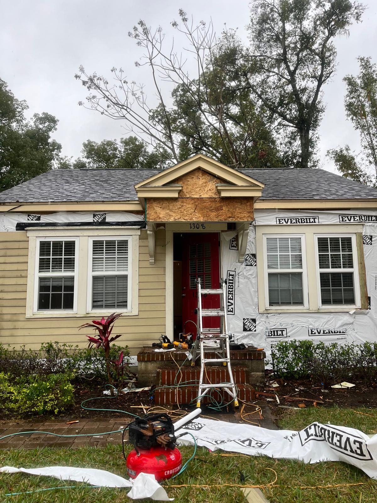 Orlando bungalow being re-sided with new lap siding and trim — photo 6