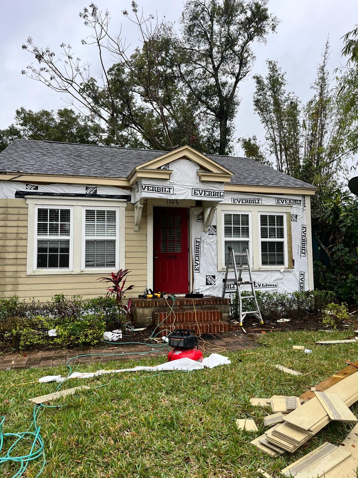 Orlando bungalow being re-sided with new lap siding and trim — photo 7