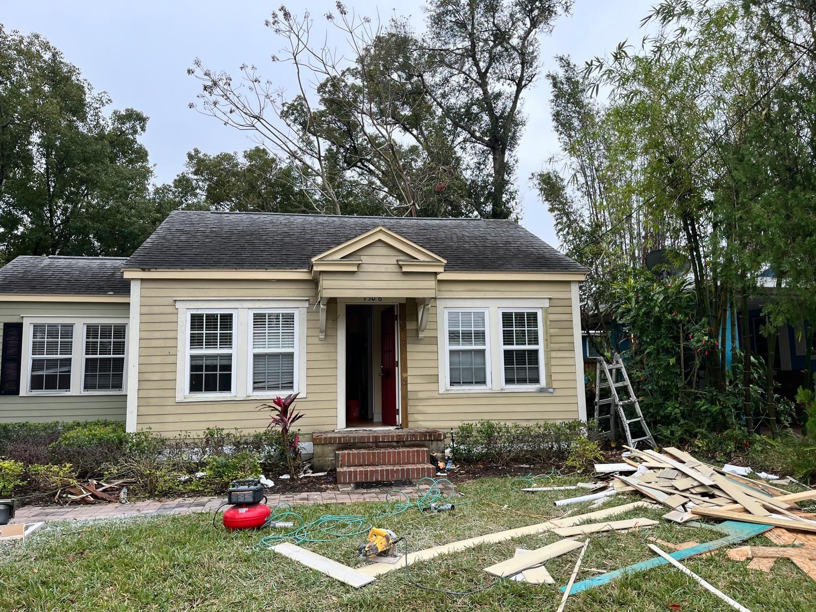 Orlando bungalow being re-sided with new lap siding and trim — photo 10